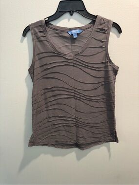 Simply Vera ladies Gray Wave-Texture Sleeveless Top Vera Wang Size Med